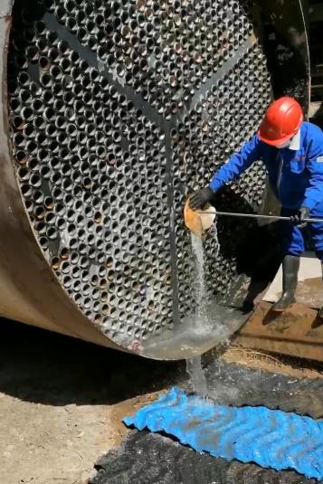 高壓清洗機(jī)對換熱器進(jìn)行定期清洗 高壓清洗機(jī)對換熱器進(jìn)行定期清洗